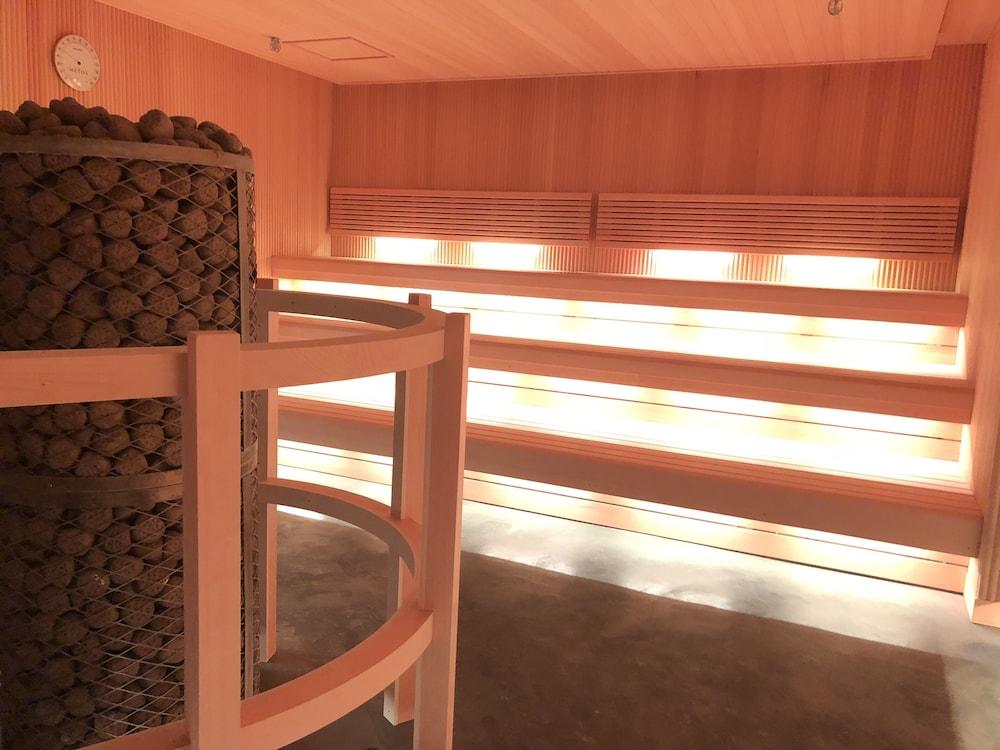 Capsule Inn Osaka - Caters To Men Exterior photo