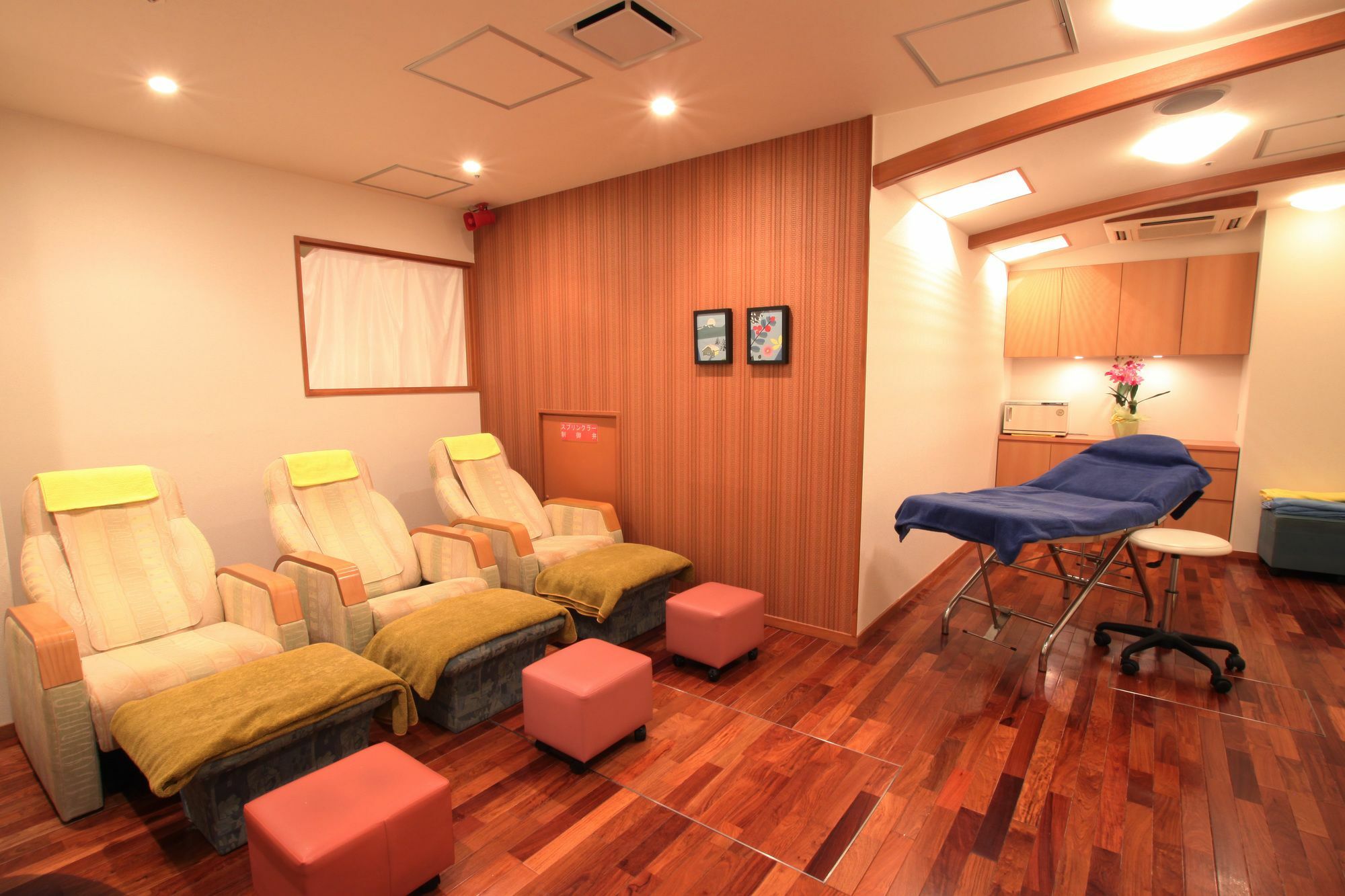 Capsule Inn Osaka - Caters To Men Exterior photo