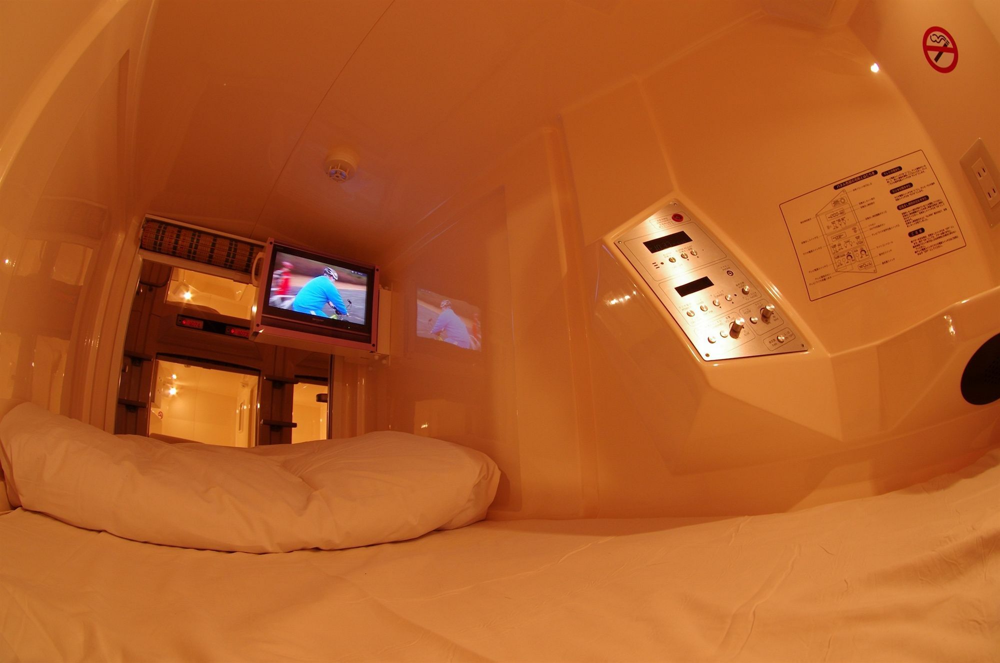 Capsule Inn Osaka - Caters To Men Exterior photo